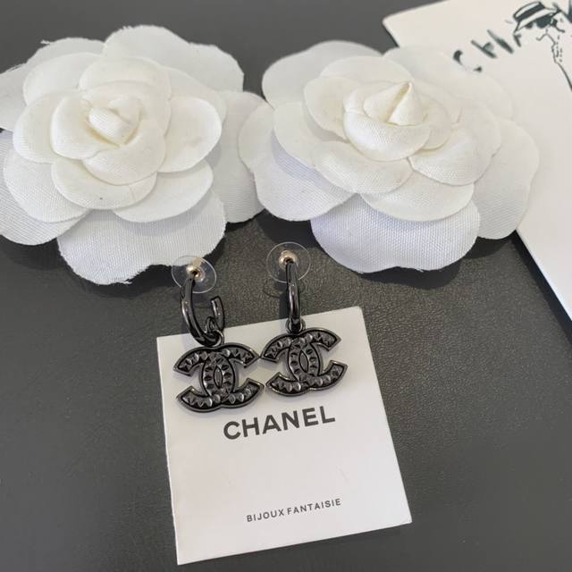 香奈儿Chanel枪黑色勾耳环 DDD