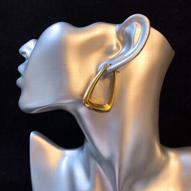 赛琳 Celine 耳钉Preclous新品 简单时尚流苏满钻耳钉专柜一致黄铜材质电镀18K金 价格P昂贵 火爆款出货 设计独特 复古前卫 美女必备款！ DDD