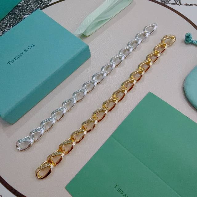 蒂芙尼手链 Tiffny&Co. 专柜精工银版本 明星同款 复古做旧风 原版复刻 纯手工打造 ～正品开模潮流时尚必备 男女均可佩戴 情侣款同款 摇滚朋克银风格