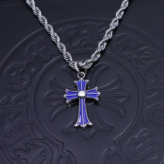 克罗心项链，麻花链帅爆了克罗心项链 造型不同的花纹设计风格 呈现出与众不同 十字架 童军花是克罗心的标志所以更经久不衰 正品打版Chrome Hearts克罗心