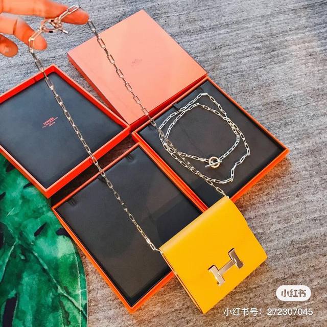 Hermes 爱马仕 这款项链设计非常精致，高级 上手效果超级好看，一丝点缀很温柔得开又不失雅典高贵气质。 DDD 长度：110厘米 DDD