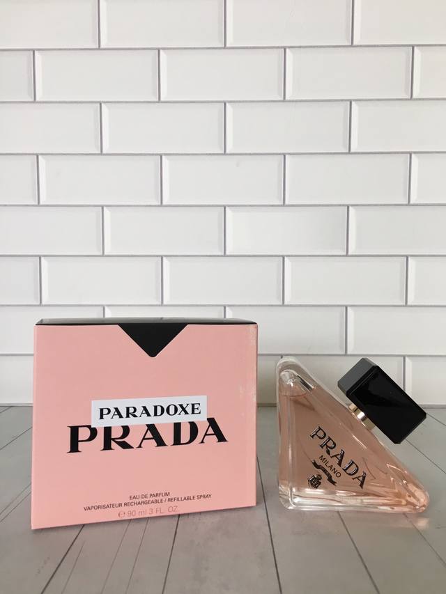 原单品质 DDD 普拉达我本莫测女士浓香水90Ml Prada新香-我本莫测香水，扑面而来都是甜甜的 橙花芽的前调渐变成木质琥珀香后调 这个后调的木质琥珀秋冬喷