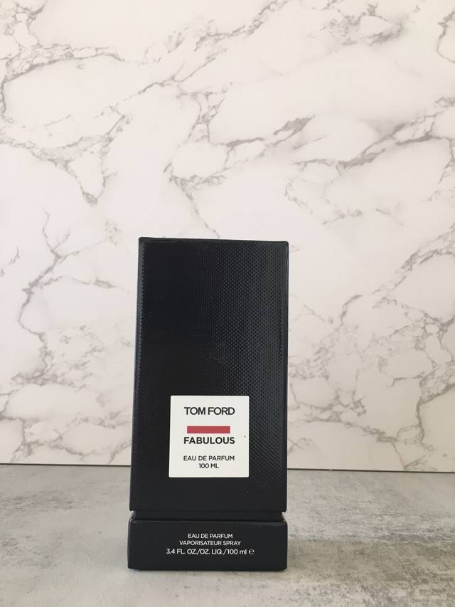 原单品质 DDD Tom Ford热门香♀法布勒斯 DDD Fucking Fabulous 真他妈的棒 ♀我能说是被这叛逆的名字吸引的吗 DDD 前调：快乐鼠