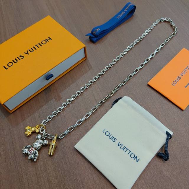 路易威登 Lv项链原单货专柜新款开模复古潮流时尚必备 男女均可佩戴 情侣款同款 摇滚朋克泰银风格 复古元素 潮流百搭 官网同款项链最新款链条档次更高明星经典款项