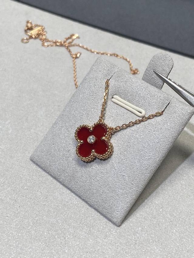 V金材质梵克雅宝Vca单钻红玉髓四叶草项链 DDD