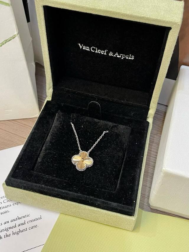 V金材质梵克雅宝Vca镭射拼接高级配色白金色拼接玫瑰金四叶草项链 DDD