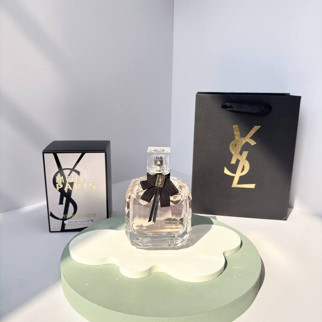 原单品质 DDD Ysl反转巴黎香水 DDD ｜甜酷女孩必备，浪漫花果香 DDD 这款香水真的是甜酷女孩的必备单品，浪漫的花果香调，喷上它瞬间感觉自己就是巴黎街