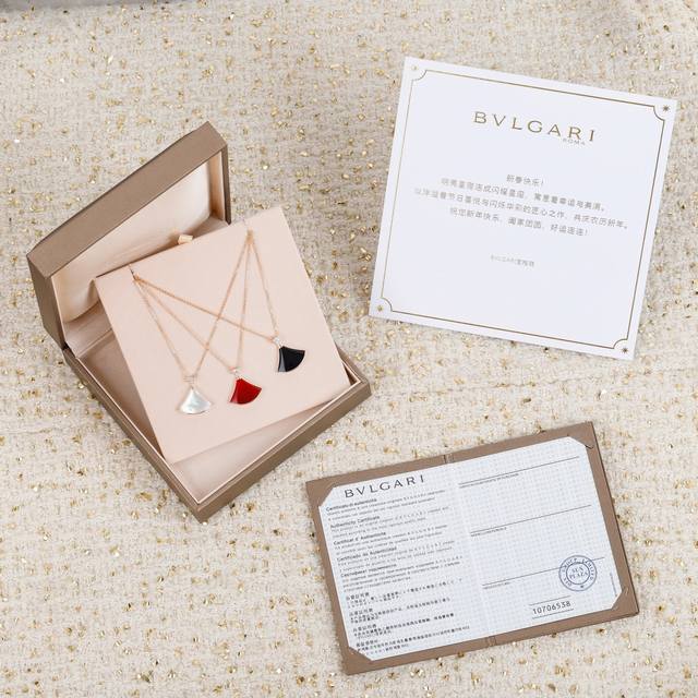 我们出品 宝格丽小裙子项链 大号 Zp26000+ 可定制真金真钻版，价格P咨询客服 DDD Diva‘Dream 项链线条精美，标志性的扇形图案烘托极致纯粹气