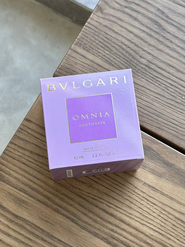 原单品质 DDD 优雅含蓄的花香调，宝格丽紫晶 DDD “宝格丽紫水晶”香晨曦中的第一缕光芒，唤醒沉寂在过往时光中的你。展开对美好未来的拥抱，轻嗅宝格丽紫晶女香