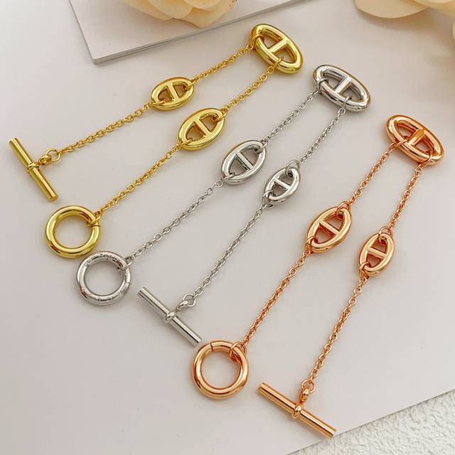 Hs020 银色光面爱马仕猪鼻子手链 DDD Hs021 金色光面爱马仕猪鼻子手链 DDD Hs022 玫瑰金色爱马仕光面猪鼻子手链 DDD 一致Zp黄铜材质，