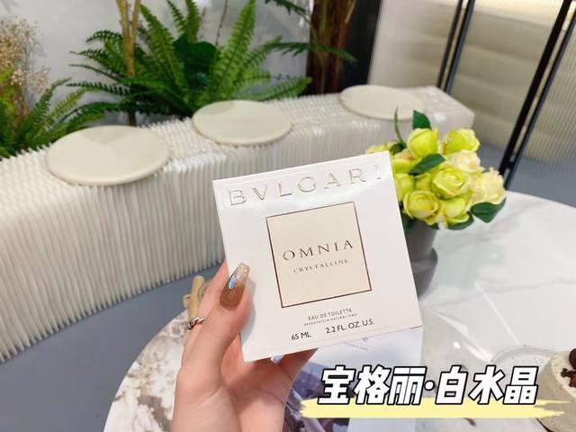 原单品质 DDD 宝格丽的白水晶65Ml DDD 颜值真的太高了，独特的两个圆形交接的瓶身设计，水晶般透明的质感，演绎出东方女性的气质，高贵又优雅 DDD 前调