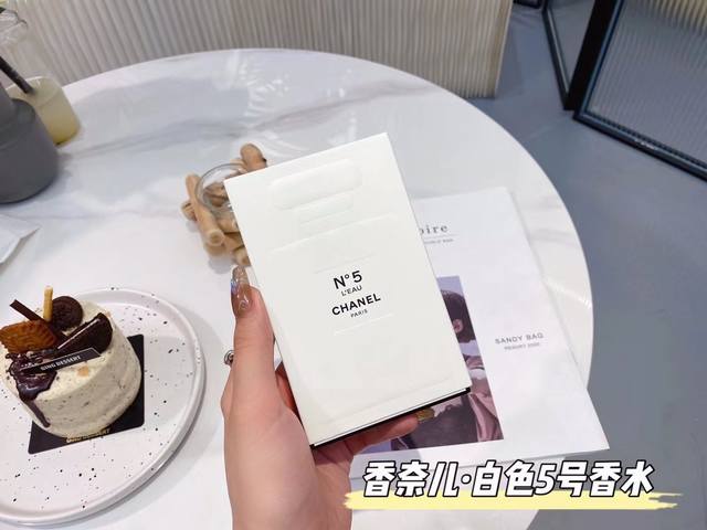 原单品质 DDD Chanel香奈儿N.O5号之水 Ml DDD 一直是清新调香水的忠实拥趸，春夏适合自不必说，即使冬天使用，我觉得这类香调同样也可以带来清冽是