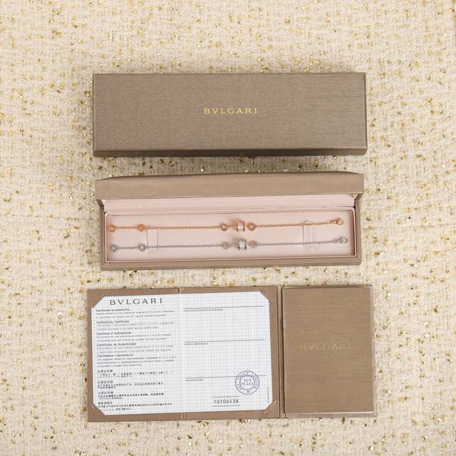 我们出品 可订制18K真金真钻，顶级终极纯银精工版本 DDD Zp28340港币， 宝格丽Bvlg Ri B-Zero满钻小蛮腰手链 来，今天我一一来给宝们解说