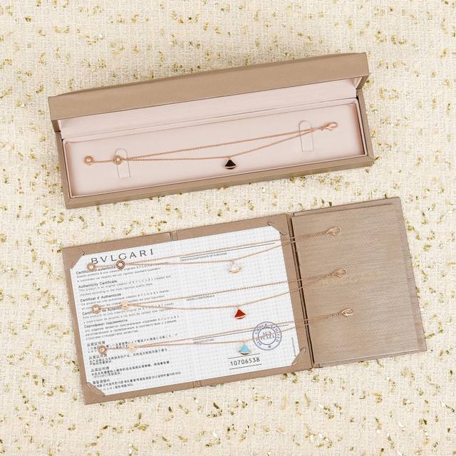 我们出品 宝格丽小裙子手链 Zp10 400 认准唯一一家真正购入珠宝类Zp开发的，可订做真金真钻，只做对版Zp真金货，Pk市面各种金货量大咨询客Fu DDD