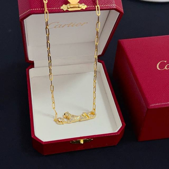 卡地亚猎豹项链 高端定制版本 镶嵌钻工艺 V金材质 经典而时尚风格 用凌厉线条重构爱情美学！打破常规，镶嵌钻设计反而成就高级感天花板 无需浮华堆砌，爱本应纯粹如