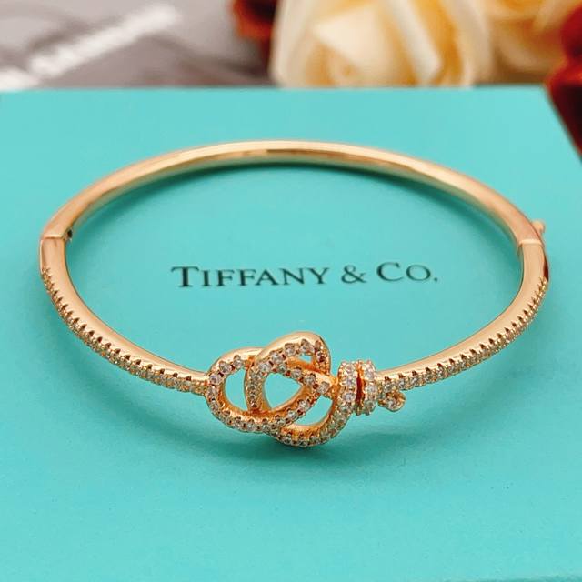 蒂芙尼Tiffany*最新款玫瑰金铰链手镯 一致Zp黄铜材质，非常的上镜设计很特别值得入手高级手工坊系列 DDD