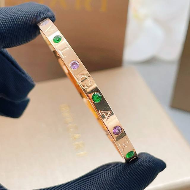 Bvlgari宝格丽最新款玫瑰金色彩砧手镯 一致Zp黄铜材质，非常的上镜设计很特别值得入手高级手工坊系列 DDD