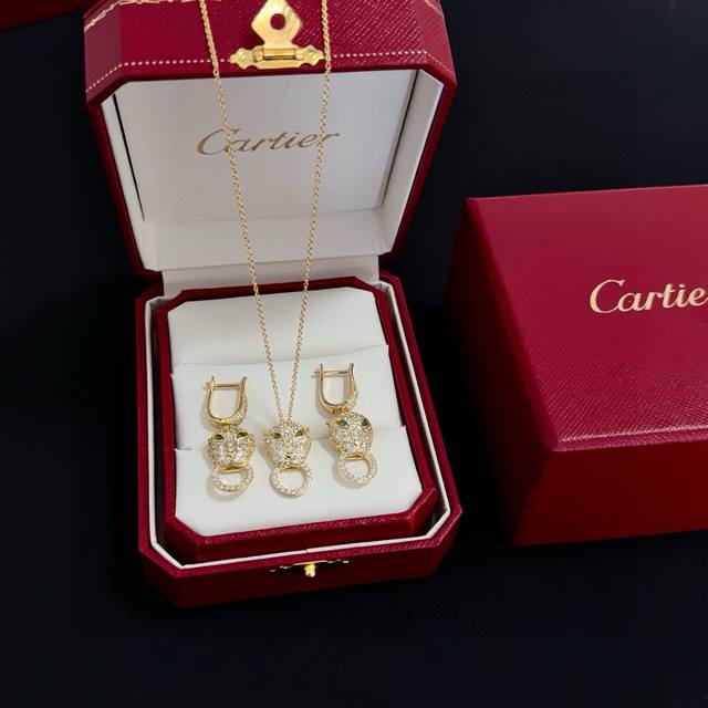 项链 耳钉 DDD 卡地亚镶钻豹头 高端定制版本 镶嵌钻工艺 V金材质 经典而时尚风格 用凌厉线条重构爱情美学！打破常规，镶嵌钻设计反而成就高级感天花板 无需浮