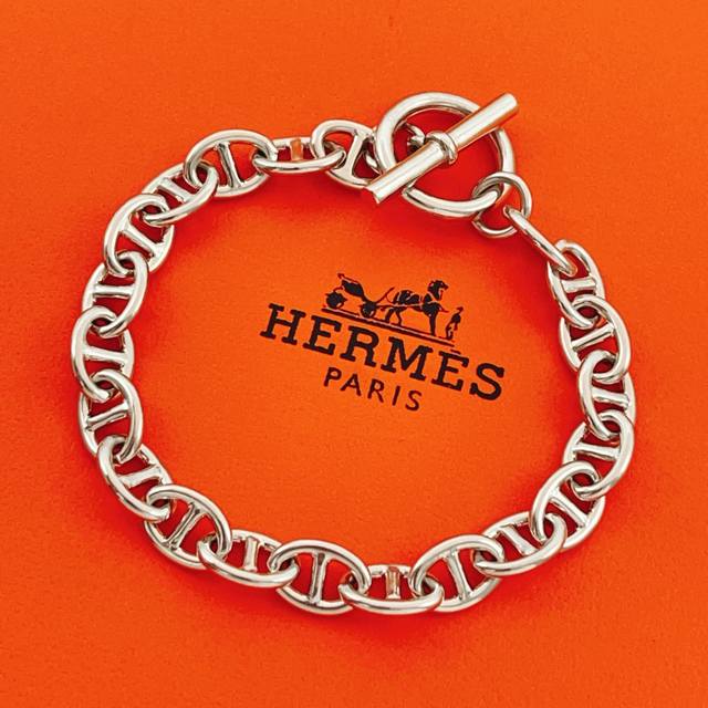 爱马仕He Mes最新款银色光面猪鼻子手链 一致Zp黄铜材质，非常的上镜设计很特别值得入手高级手工坊系列 DDD