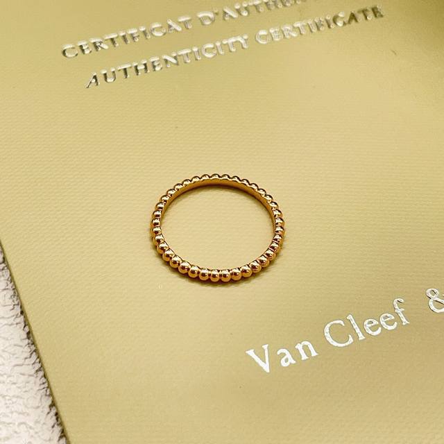 大小尺寸:6号、7号、8号 DDD 梵克雅宝Vancleef*Arpel*四叶草玫瑰金色麻花戒指 一致Zp黄铜材质，非常的上镜设计很特别值得入手高级手工坊系列