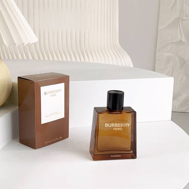 原单品质 DDD Burberry Hero 巴宝莉骏勇之心香水 Burberry骏勇之心～这款香我想感受下从年少青涩到成熟的过程，前调是清新的香柠檬，不禁让人