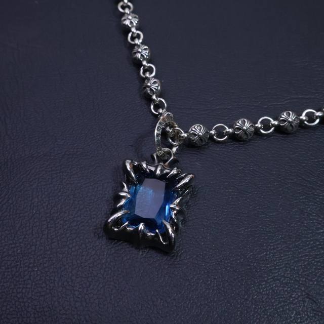 2026潮流时尚推荐 克罗心项链，造型不同的花纹设计风格 呈现出与众不同 十字架 童军花是克罗心的志 所以更经久不衰 正品打版Chrome Hearts克罗心区