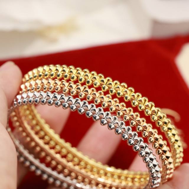 精工版本 卡地亚Clash De Cartier铆钉手镯卡地亚新版 卡地亚手镯可活动！最新款 永恒经典 近年来很火 高端亚金材质，真金质感 DDD