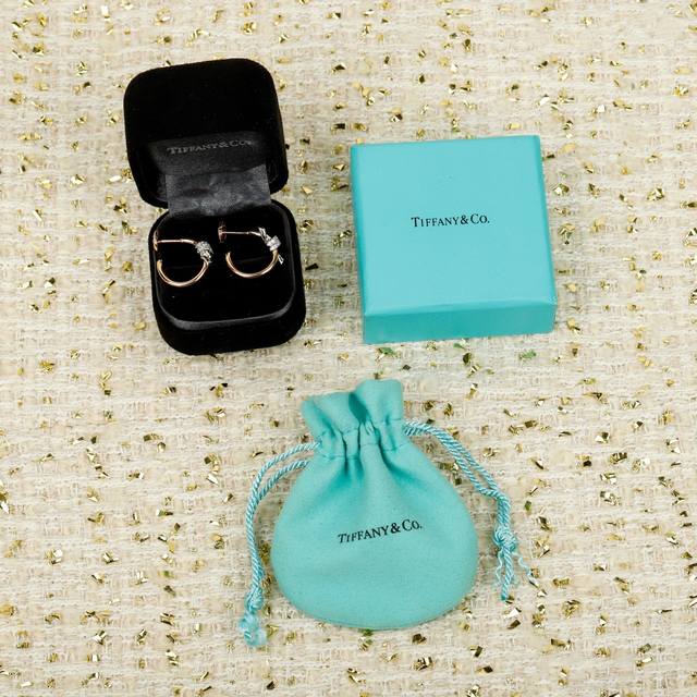 纯银 V金P210 DDD 我们出品 蒂芙尼Knot耳环，可订做真金真钻，Pk市面各种金货量大咨询客Fu DDD Knot耳环 很精致，也不会过细。工艺非常有讲