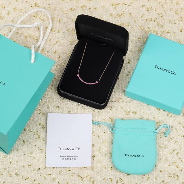 我们出品 蒂芙尼粉色微笑项链 认准唯一一家真正购入珠宝类Zp开发的，可订做真金真钻，只做对版Zp真金货，Pk市面各种金货量大咨询客Fu DDD 限量粉色蓝宝石微