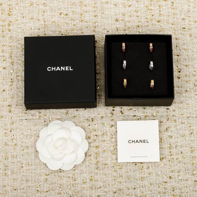 纯银 V金P190 DDD 我们出品 香奈儿菱格耳扣 ，只做对版的可以订制真金真钻，量大咨询客Fu DDD 菱格Coco Crush系列 耳扣采用925银材质重