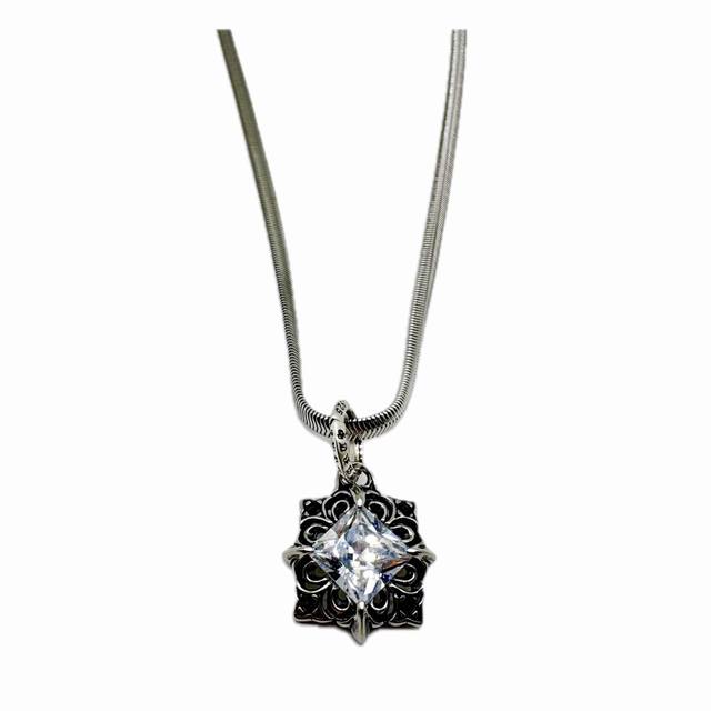 克罗心项链，造型不同的花纹设计风格 呈现出与众不同 十字架 童军花是克罗心的标志 所以更经久不衰 正品打版Chrome Hearts克罗心区别市场普通轻版 对版