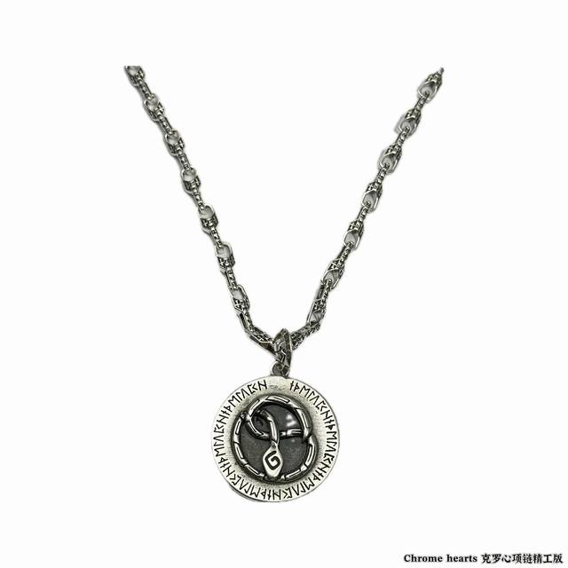 克罗心项链，造型不同的花纹设计风格 呈现出与众不同 十字架 童军花是克罗心的志 所以更经久不衰 正品打版Chrome Hearts克罗心区别市场普通轻版 对版对