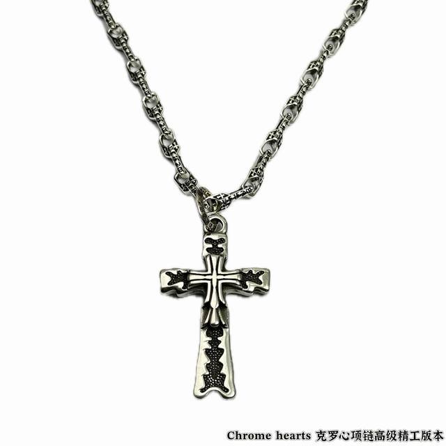 克罗心项链，造型不同的花纹设计风格 呈现出与众不同 十字架 童军花是克罗心的志 所以更经久不衰 正品打版Chrome Hearts克罗心区别市场普通轻版 对版对