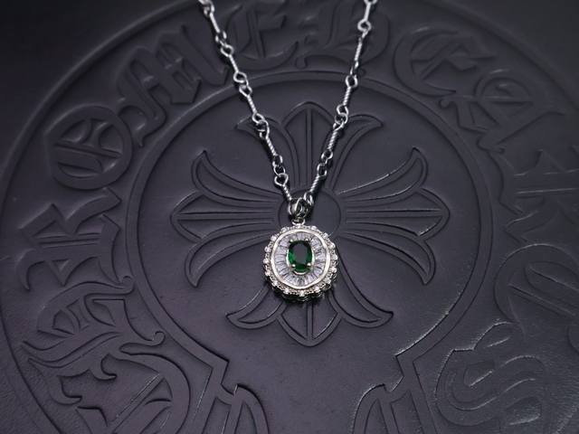 克罗心项链，造型不同的花纹设计风格 呈现出与众不同 十字架 童军花是克罗心的志 所以更经久不衰 正品打版Chrome Hearts克罗心区别市场普通轻版 对版对