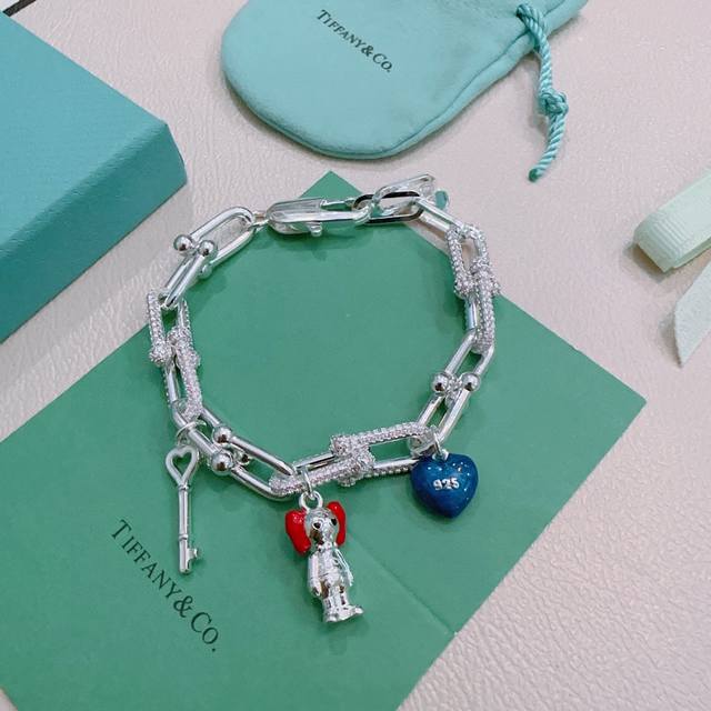 新款粉钻蒂芙尼手链Tiffny&Co. 专柜精工银版本 明星同款 复古做旧风 原版复刻 纯手工打造 ～正品开模潮流时尚必备 男女均可佩戴 情侣款同款 摇滚朋克银