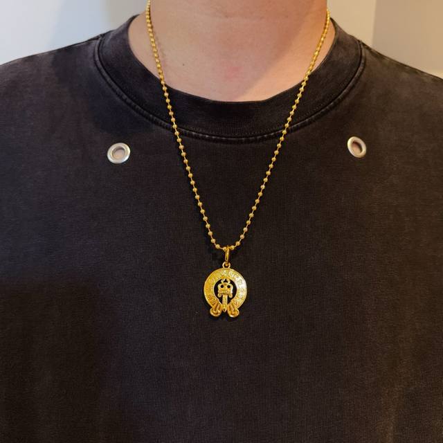 新款 专柜品质 Chrome Hearts克罗心圆珠架项链，马蹄印宝剑吊坠 凹凸造型不同的花纹设计风格 呈现出与众不同 十字架 童军花是克罗心的志 所以更经久不