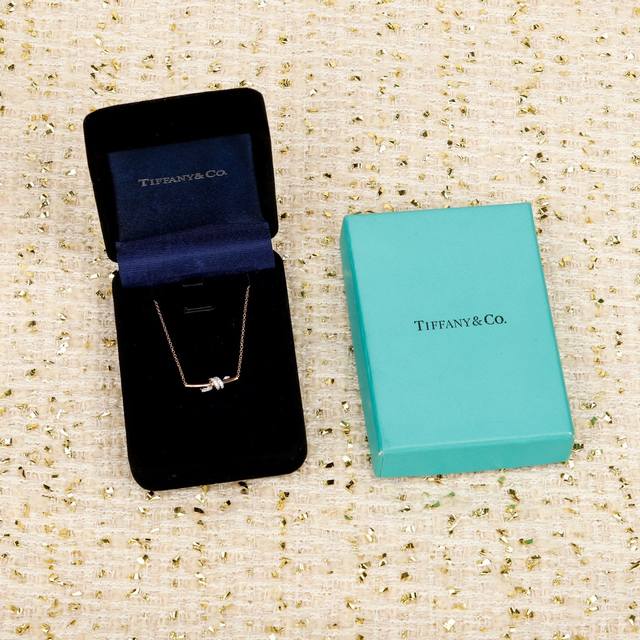 纯银 V金P240 DDD 我们出品 小号蒂芙尼Knot项链，可订做真金真钻，Pk市面各种金货量大咨询客Fu DDD Knot项链 很精致，也不会过细。工艺非常