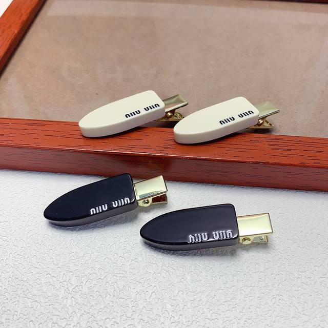 Miumiu缪缪 DDD Miumiu发夹 DDD 醋酸压夹边夹日常精致小单品 气质百搭小仙女必入单品 宝藏款 闭眼入推荐款 一对 DDD