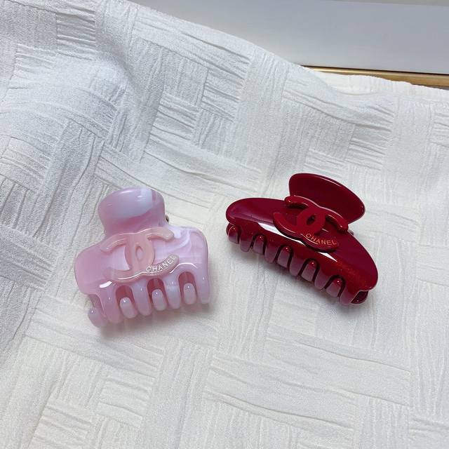 Chanel小香 DDD Chanel发夹 DDD 醋酸Logo抓夹气质百搭日常精致小单品 小仙女必入单品 宝藏款 闭眼入推荐款 单个 DDD