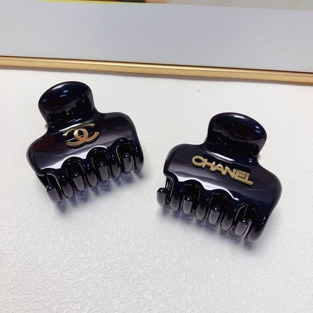 Chanel小香 DDD Chanel发夹 DDD 钛钢Logo抓夹气质百搭日常精致小单品 小仙女必入单品 宝藏款 闭眼入推荐款 单个 DDD