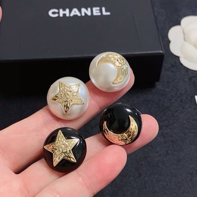 DDD 人气热卖抢手好货官网新款小香双C字母星星月亮耳钉耳环Ch Nel原版一摸一样的原单货！每一个细节媲美专柜正品，业内仅此一家全世界专柜自购正品打版，最新款