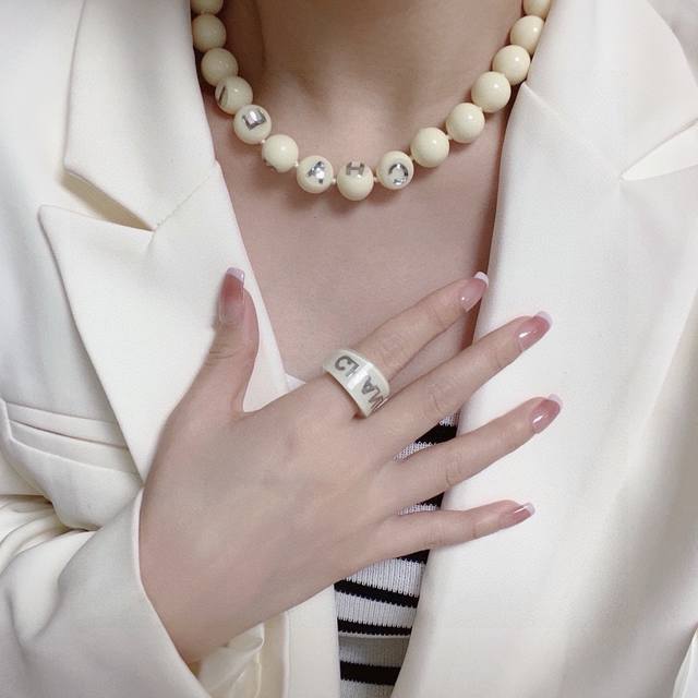 DDD 小红书推荐新款香奈儿Chanel字母双C时尚韩版高级亚克力进口珠子项链，经典火热爆款来袭大牌香奶奶这个品牌在时尚女性当中绝对无所不知都知道它的经典与岁月