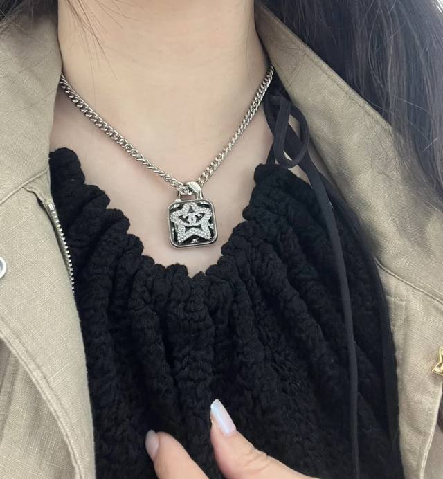 编号Xxl0287 DDD 黑色星星项链佩戴图 DDD