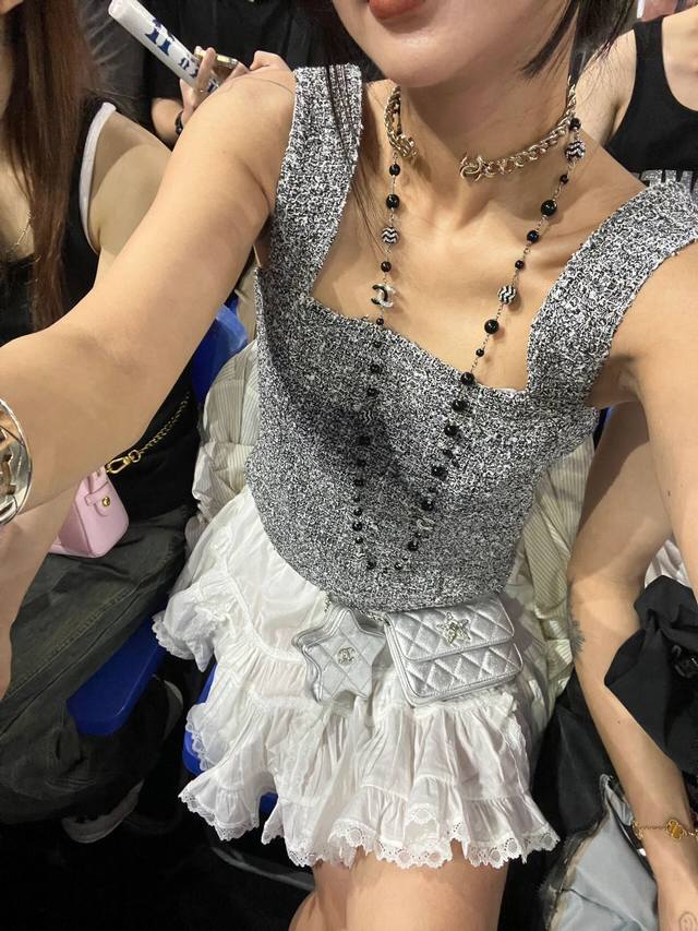 编号Xxl0938 DDD 黑珍珠毛衣链佩戴图 DDD