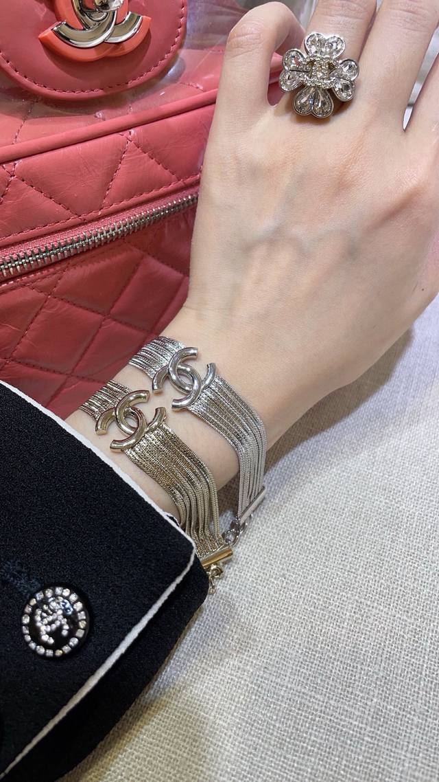 编号Xsl0045 DDD 银色多层手链佩戴图 DDD