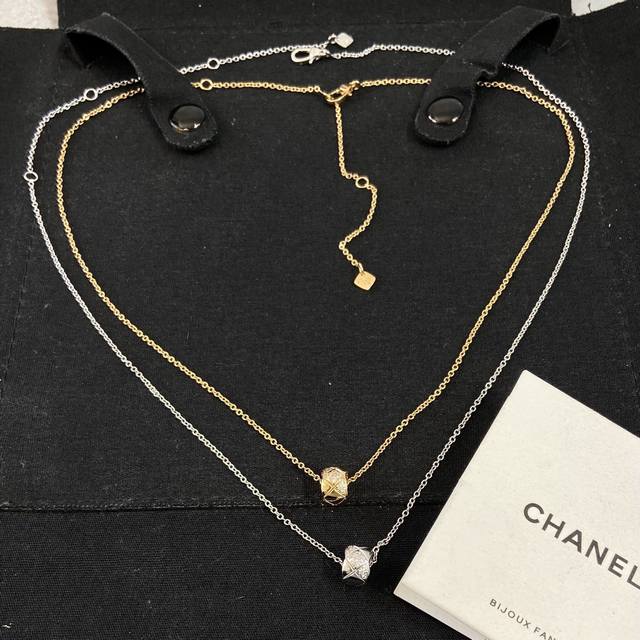 Xx0569 DDD Ch Nel香 儿小金豆项链 DDD Coco Crush系列小金豆！非常难做！这个要做漂亮，真心好难，吊坠是有弧度的，且内圈中间有一个小