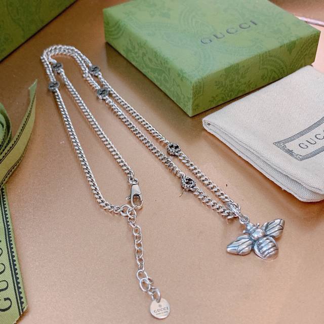 古驰项链2026新款链条档次更高明星同款Anger Forest系列双G蜜蜂古驰项链 DDD 可自动调节长度 DDD 细节对版做旧处理 非市面亮面版型 DDD