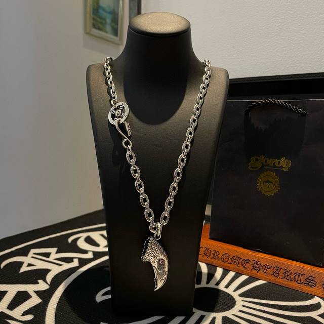 新品上架 Goro’S高桥吾郎鹰嘴吊坠，高桥经典项链，顶级版本，认准独家拍摄，主攻高端市场 ，快手 Ins 小红书热门款，绝对区别普通版本！图片产品细节与Zp一