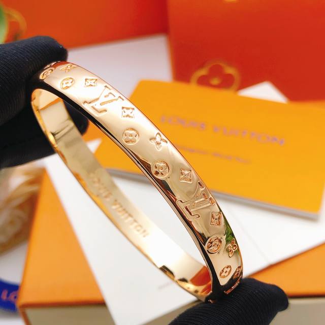 编号Lsz0058 DDD Lv*最新款玫瑰色光面手镯 一致Zp黄铜材质 DDD