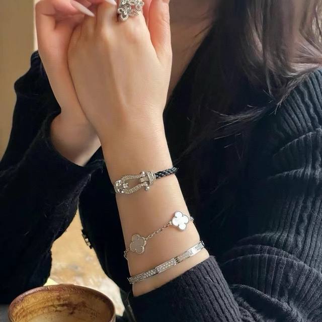 DDD 新品发布火爆费雷德 Fred斐登满钻、半钻、无钻马蹄扣中性款高品质尼龙绳手链手镯！本命年红皮绳大牌 时尚 精致Force 系列手链高端定制～亚金微电镀1